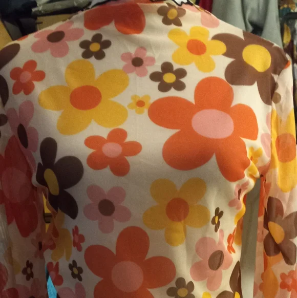New,70's influence sheer mesh floral power bell sleeve croped top size medium. - Picture 2 of 8